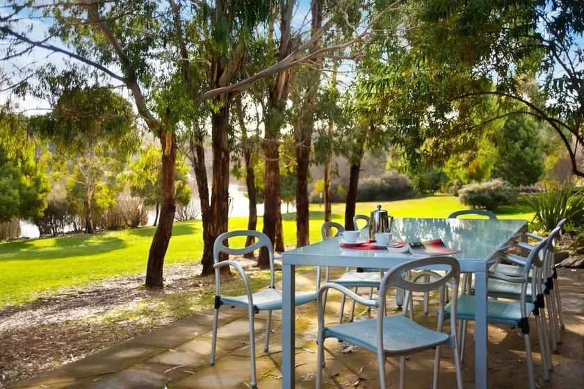 Lake Daylesford Lodge 7 ~ 3 Soveværelse / 3 Ensuite ~ Lake Front ~ Magnificent - Image 1