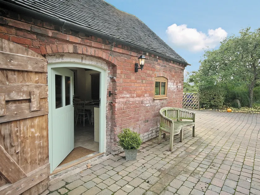 Groom's Cottage - E5398 - Image 1