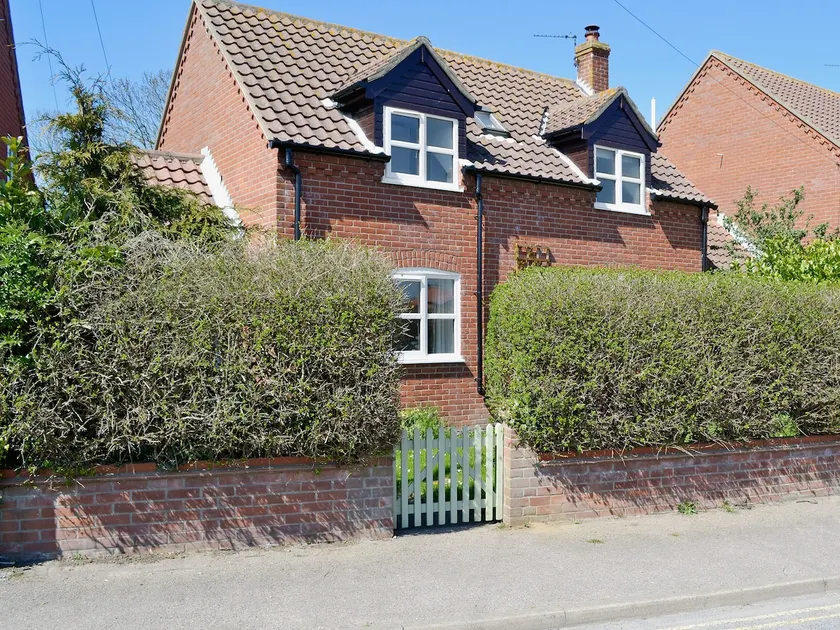 Dormouse Cottage - Image 1