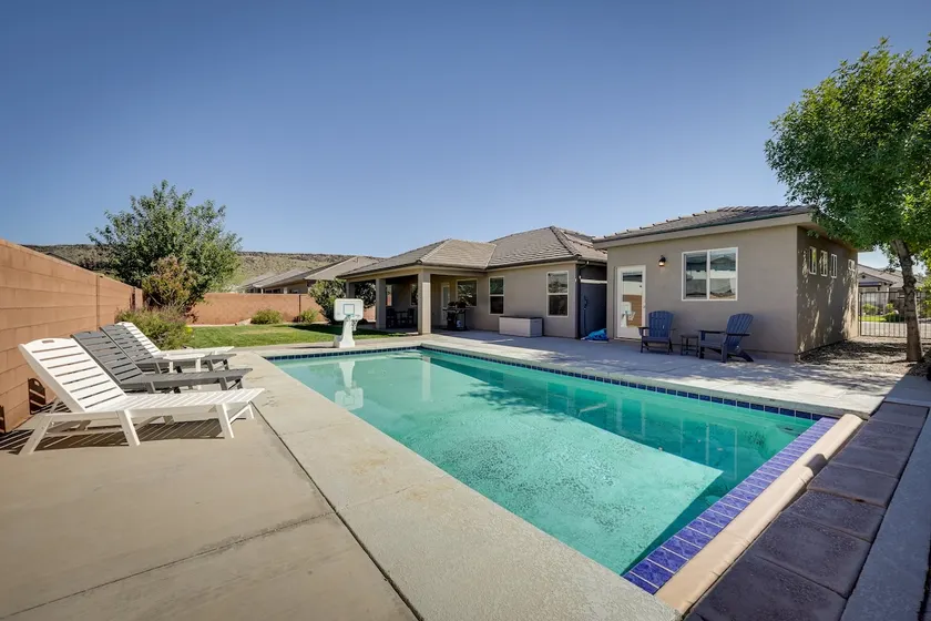 Private Pool, Mtn Views! Hurricane Group Getaway - Image 1