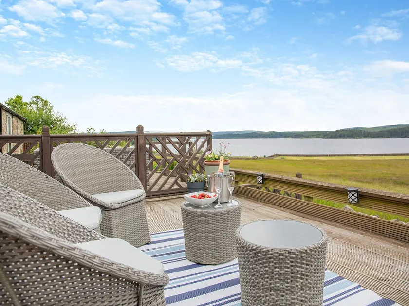 Lake View Cottage - Image 1