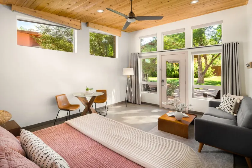 Nama-Stay Suite 1 | King, 5 Min to Zion NP - Image 1