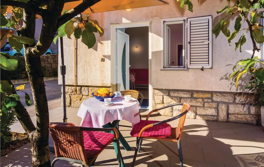 Amazing Apartment in Opatija With Wifi and 2 Bedrooms - Image 1
