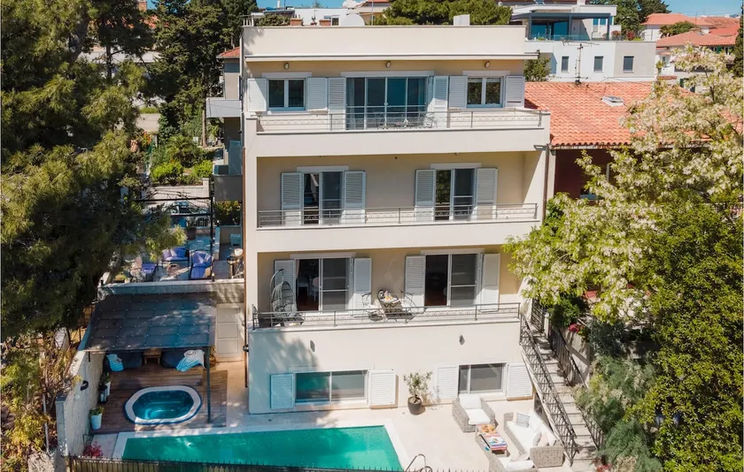 Beach Front Home In Split - Image 1