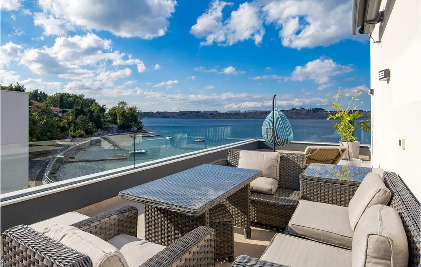 2 Bedroom Lovely Apartment In Omisalj - Image 1