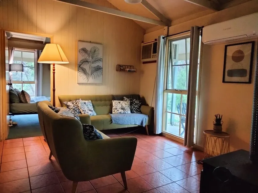 Emberpine Cottage (1Queen+2Twins)SPA & WoodStove - Image 1