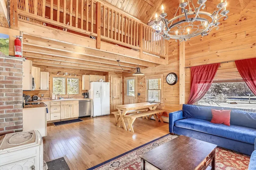 Aspen's Run: 3 br log cabin, wood stove, deck, firepit, window a/c by Stowe Country Homes - Image 1