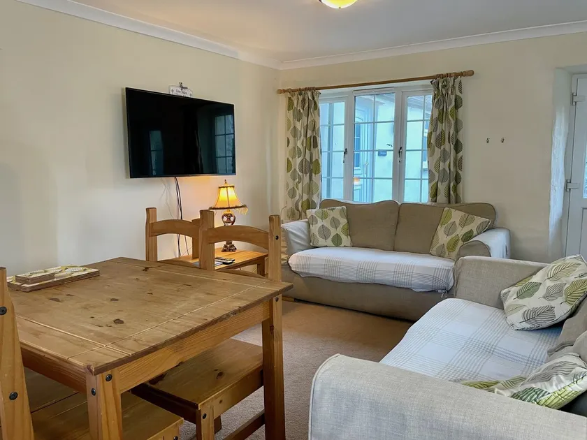 Pendragon Cottage Llamrai  Lounge/Diner Sleeps 4 - Image 1
