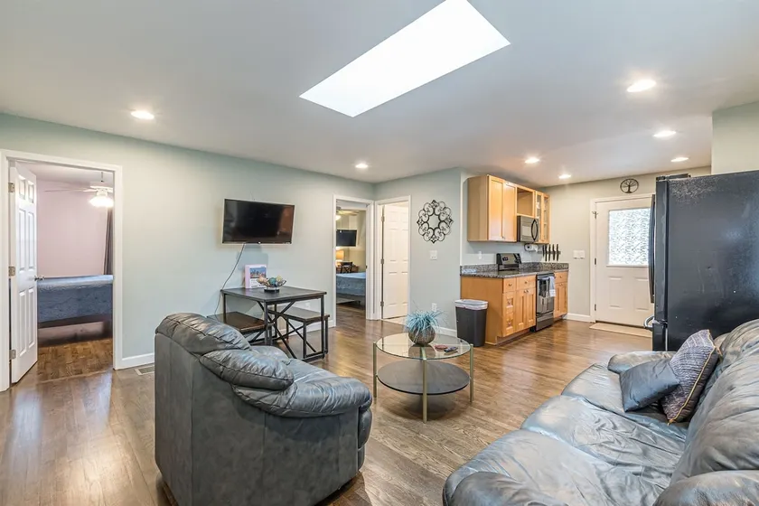 Central Atlanta 2BR with Driveway - Image 1