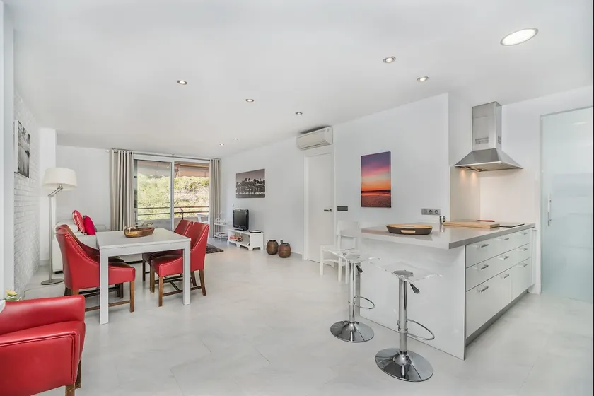 Lord Jim Pinewalk Apartment - Image 1