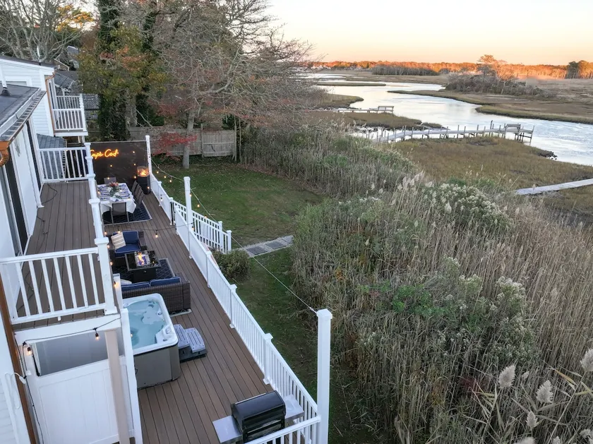 Waterfront Escape: HotTub, Pets OK, Pool Table - Image 1