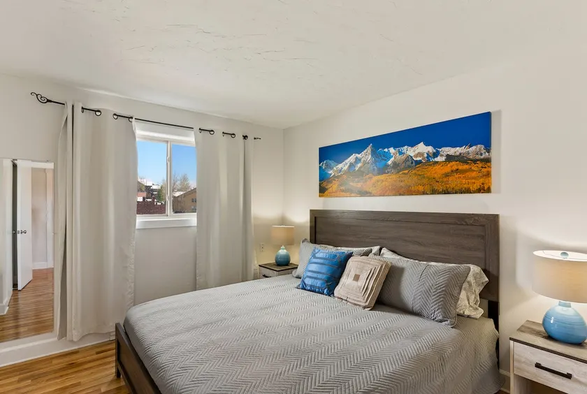 Mountainside Condo: King Bed/Hot Tub/On Free Bus Route/Fireplace - Image 1