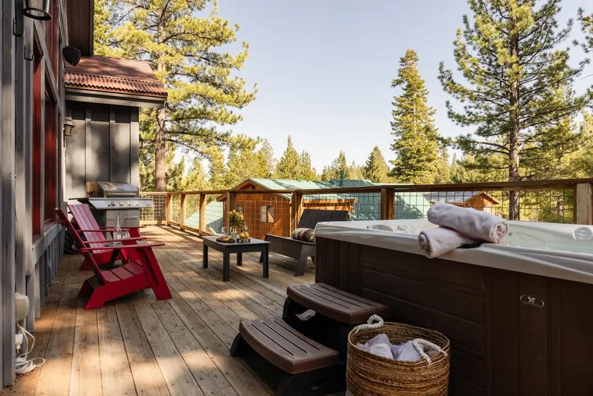 La montagne rencontre le moderne dans une superbe maison de High Sierra - Image 1