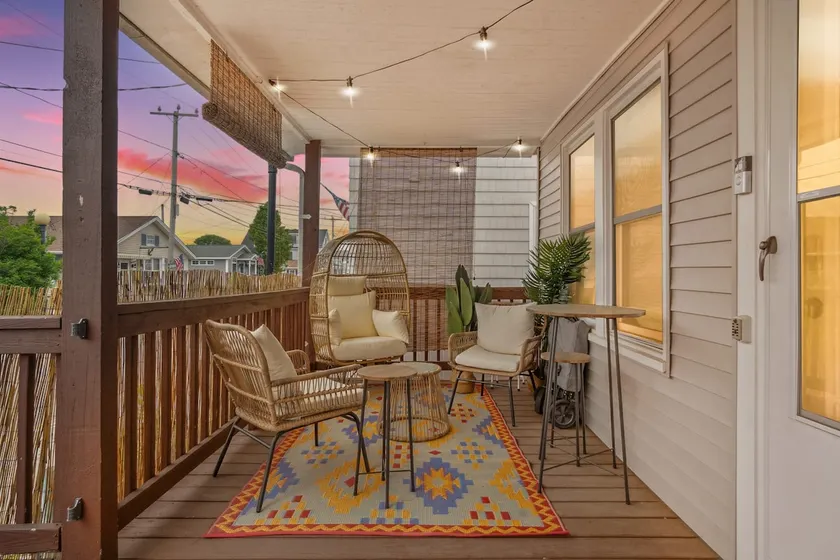 Pat’s Porch | 5 Mins Walk To Beach | Covered Porch - Image 1