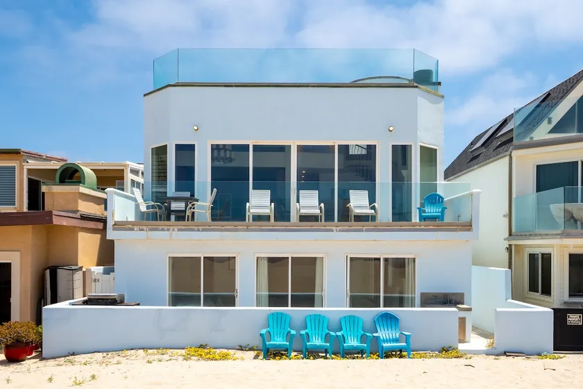 3525O - Big Blue Beauty: 3  BR, 5  BA House in Oxnard, Sleeps 6 - Image 1