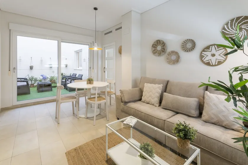 Schöne Wohnung, moderne Einrichtung. Neben dem Hafen. Kostenloses WiFi - Vermietung nur an Familien - Image 1