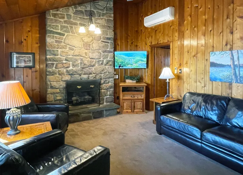 Charming Lake Front Cabin in the Poconos - Image 1