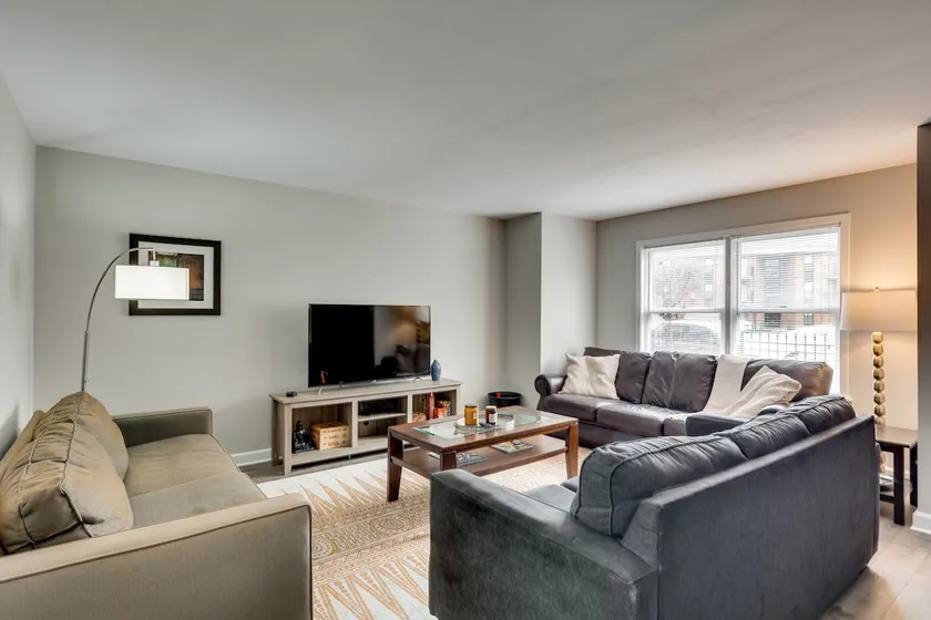3 Br/2 Ba W/ Building Laundry by Il Med District - Image 1