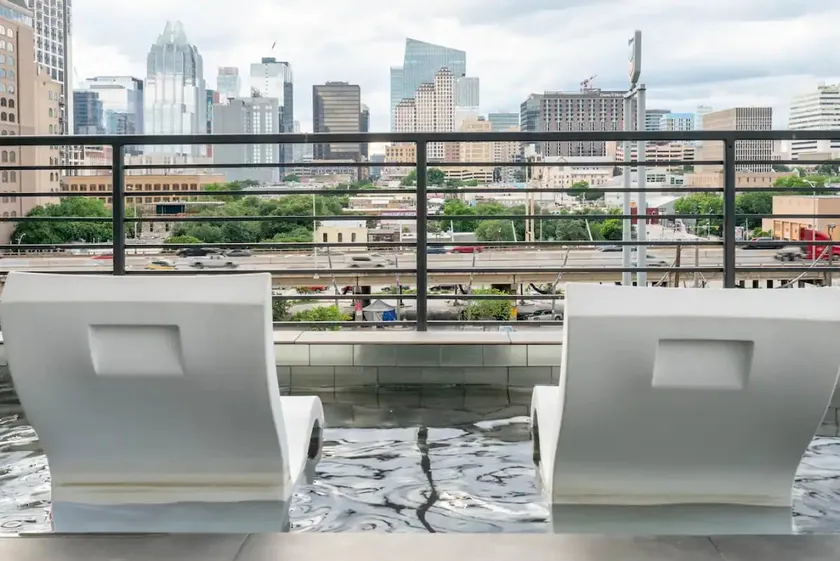 Swanky Townhome+Rooftop | Downtown | 6th Street! - Image 1