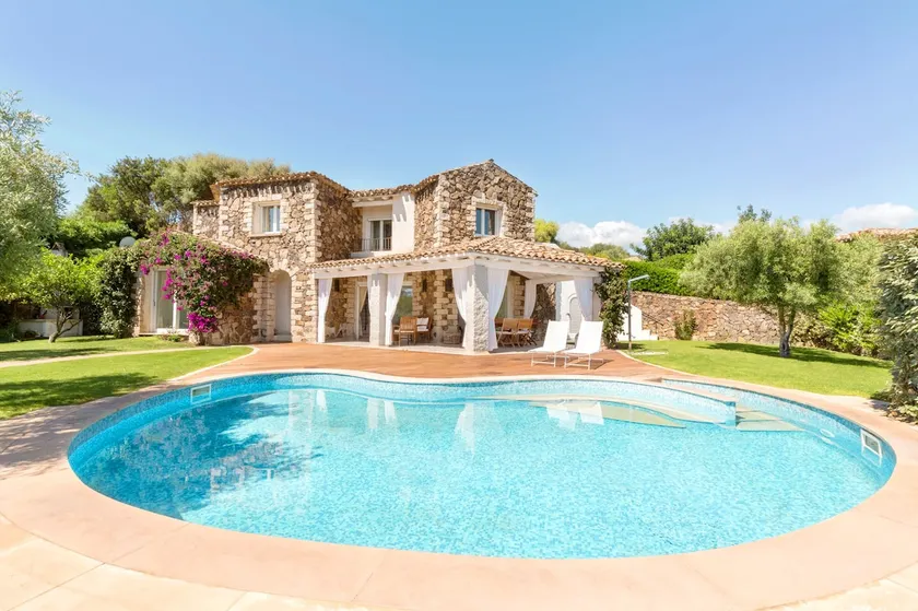 VILLA ULIVO with pool and private garden, just 500 meters from the sea - Image 1