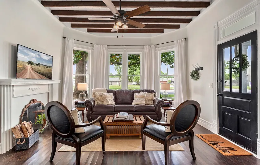 The Grove Cottage - Downtown Springdale - Image 1