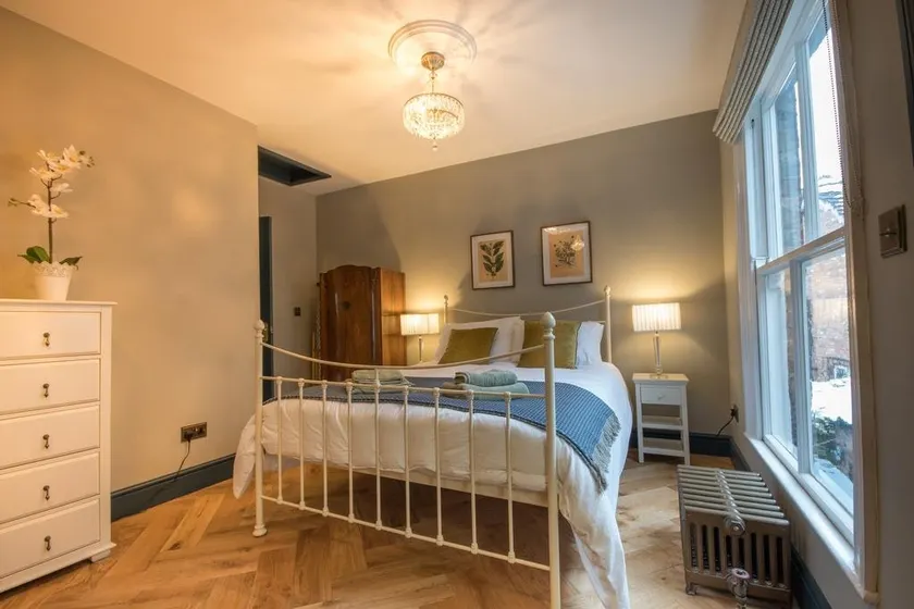 Little Street Serviced Apartment - Image 1