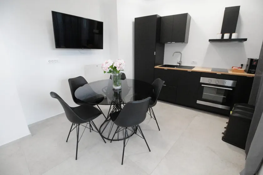 Two-room apartment with pool: relax in the hills of Cefalù - Image 1