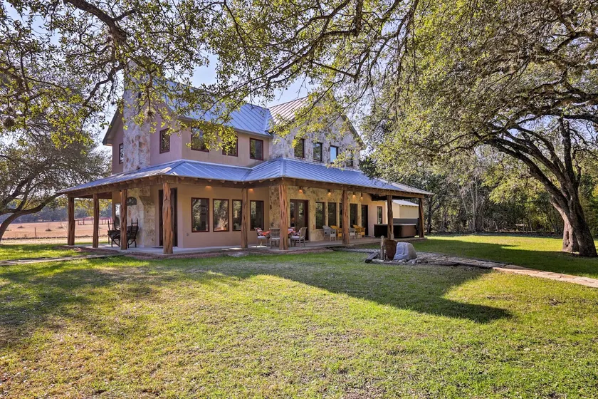 Riverfront Home w / Shaded Porch + HotTub af DT Blanco - Image 1