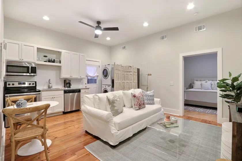 Gallery Stays - Parkside Suite - Image 1