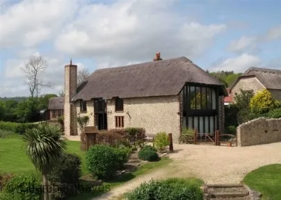 Large Airy Barn, 5 bedrooms, dog friendly - Image 1
