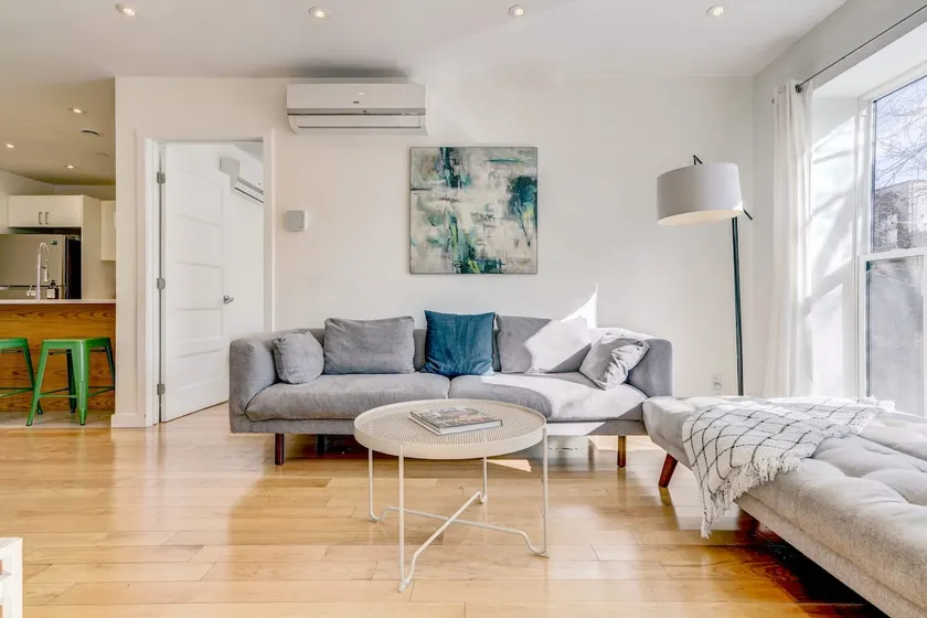 Le Plateau Apartment on Saint-Laurent, Sleeps 16 - Image 1