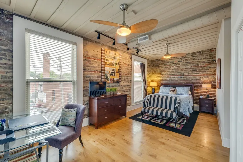 CozyUrbanLoft-Coffee to Concerts,Walk Everywhere! - Image 1