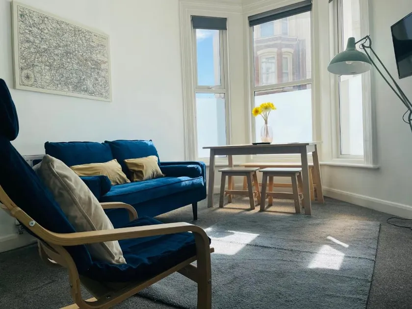 Seacroft - Twin Bed Southport Apartment Near Beach - Image 1
