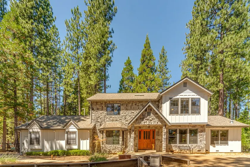 Varela Mountain House - HOT TUB, Pet Friendly - Image 1