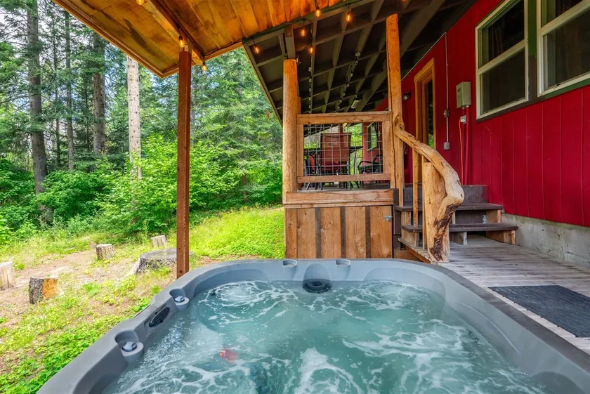 2BR Cabin w/ Hot Tub, Near Leavenworth - Image 1