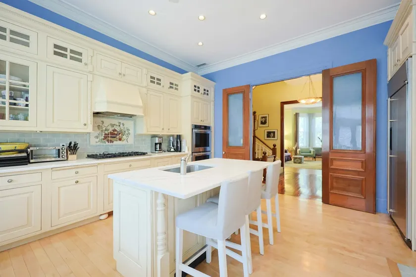 Boston Brownstone Stay, Includes Parking - Image 1