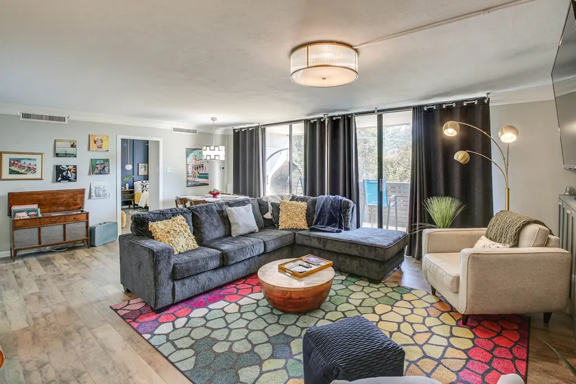Mid-Century Modern Condo on Lake Hamilton! - Image 1