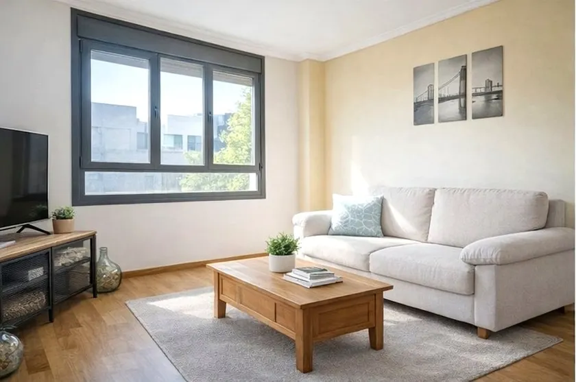 Bright apartment with garage. Pet-friendly. - Image 1