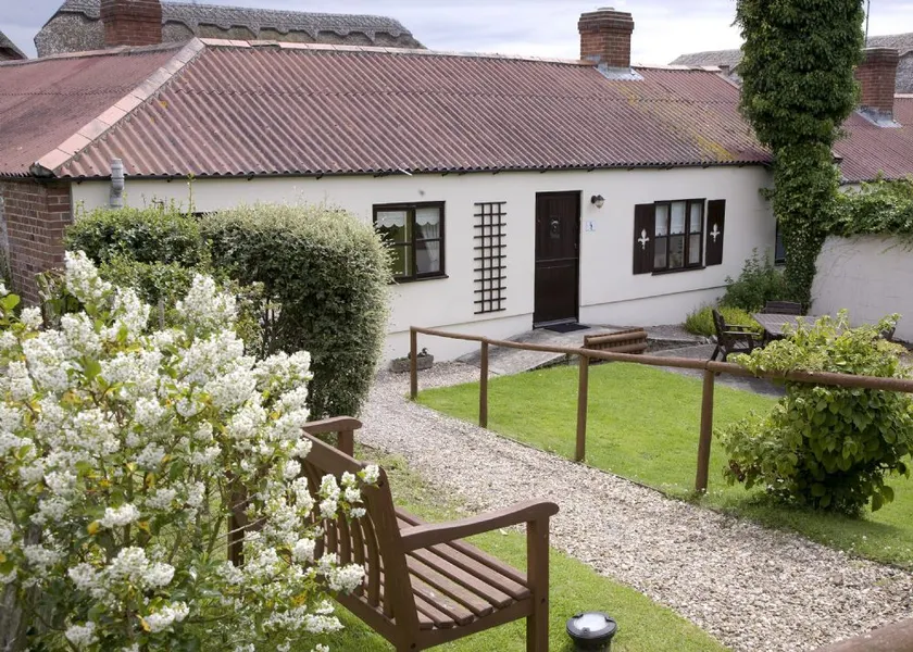 Dog Friendly, 2 miles from coast, sleeps 2-4, - Image 1