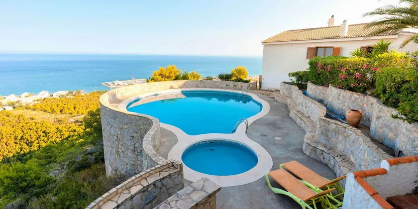 Breizas Villas: Relaxing Escape with Pool and View - Image 1