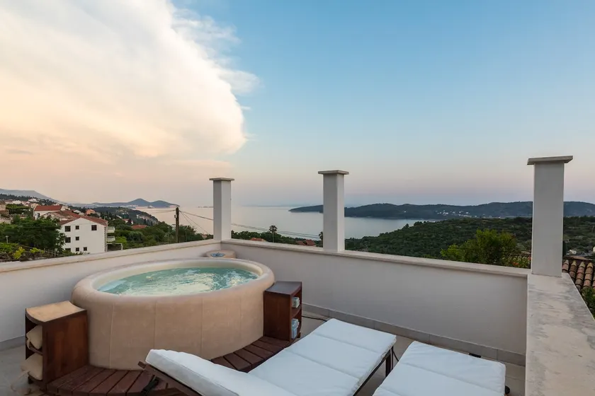 Villa avec terrasse, barbecue et jardin | Vue sur l'eau - Image 1