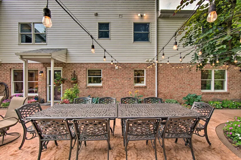 Charming Apartment w/ Yard & Beautiful Gardens! - Image 1