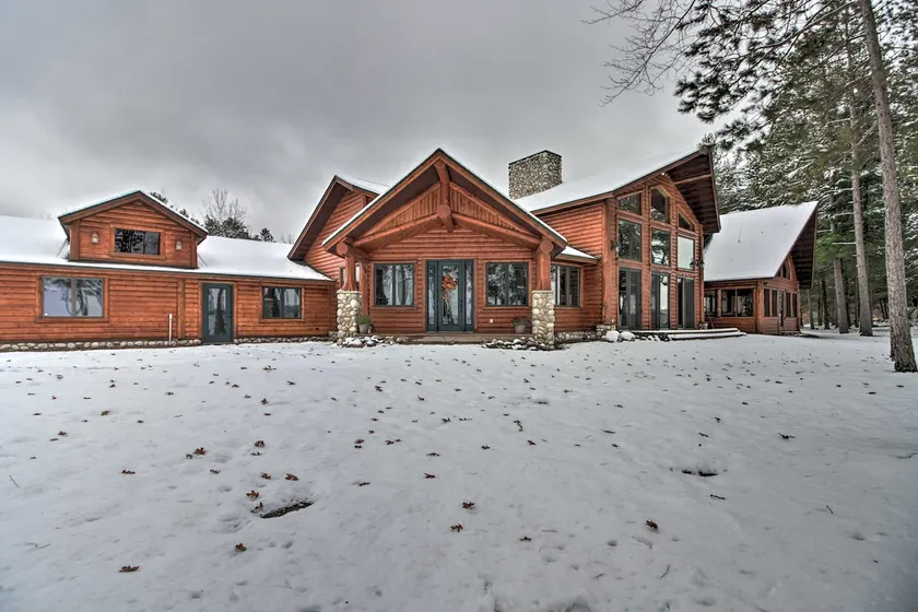 Dock, Fire Pit & Beach! Expansive Ruth Lake Home - Image 1