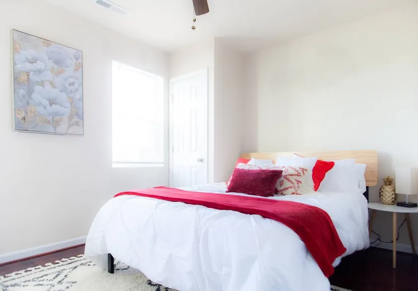 Lovely 2BR & Short Ride to Union Station - Image 1