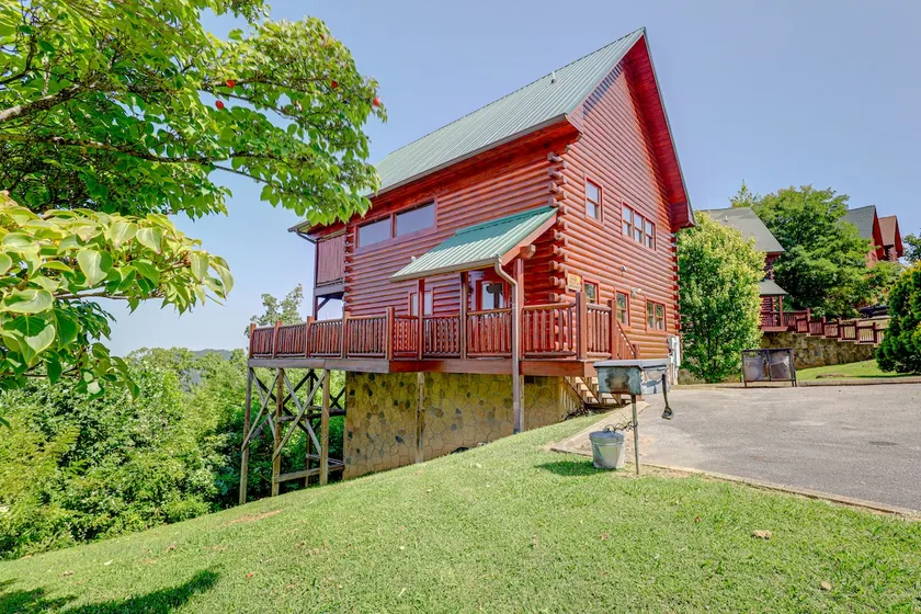NEW-Chic Cabin w / Fantastic Sunset Views + Deck - Image 1
