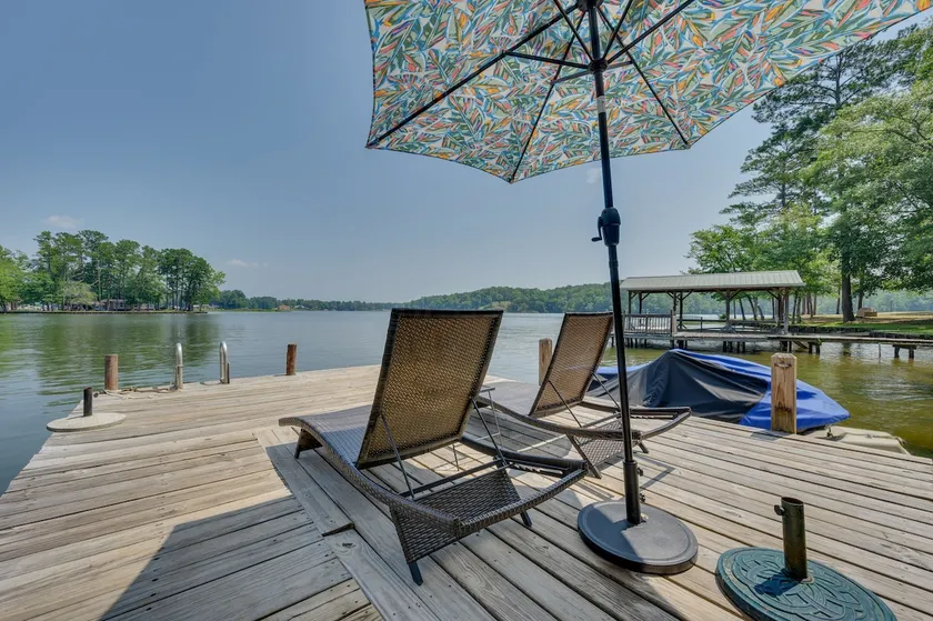 NY! Lake Sinclair Waterfront Home w / Fire Pit + Dock - Image 1