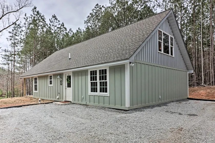 Peaceful Family Cabin on 10 Acres w/ Game Room! - Image 1