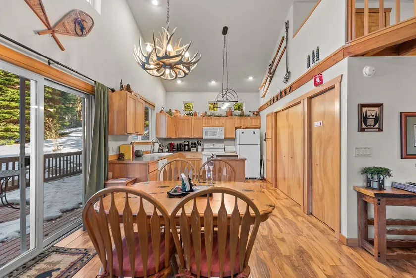 Cozy Couples Cabin |Hot Tub +King Bed + 25 min to Leavenworth - Image 1