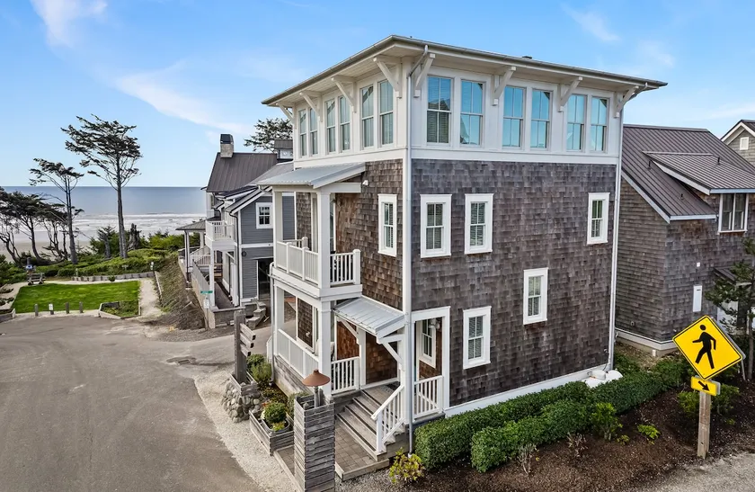 Seabrook's Head in the Clouds, oceanviews! - Image 1