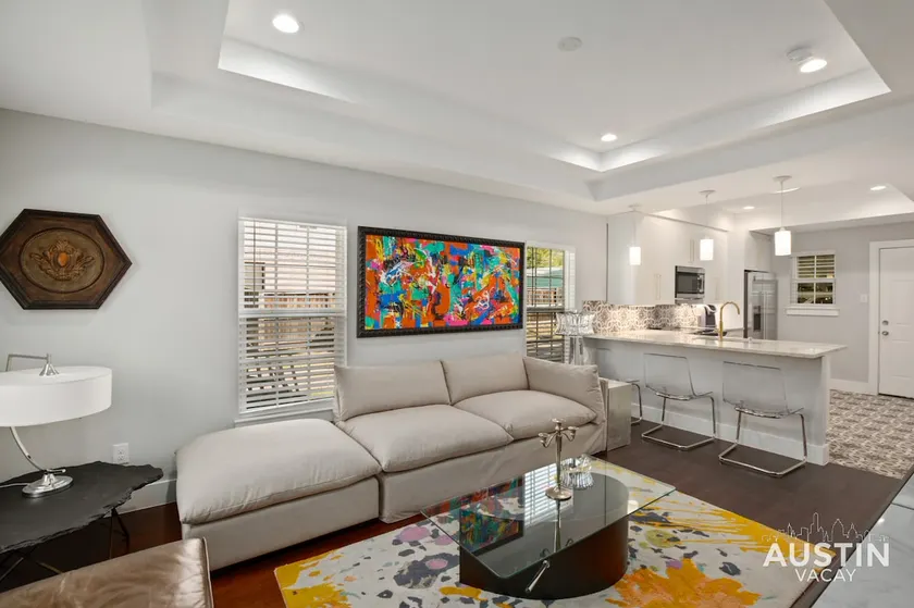 Walk to UT and E 6th in Fully Equipped ATX House - Image 1